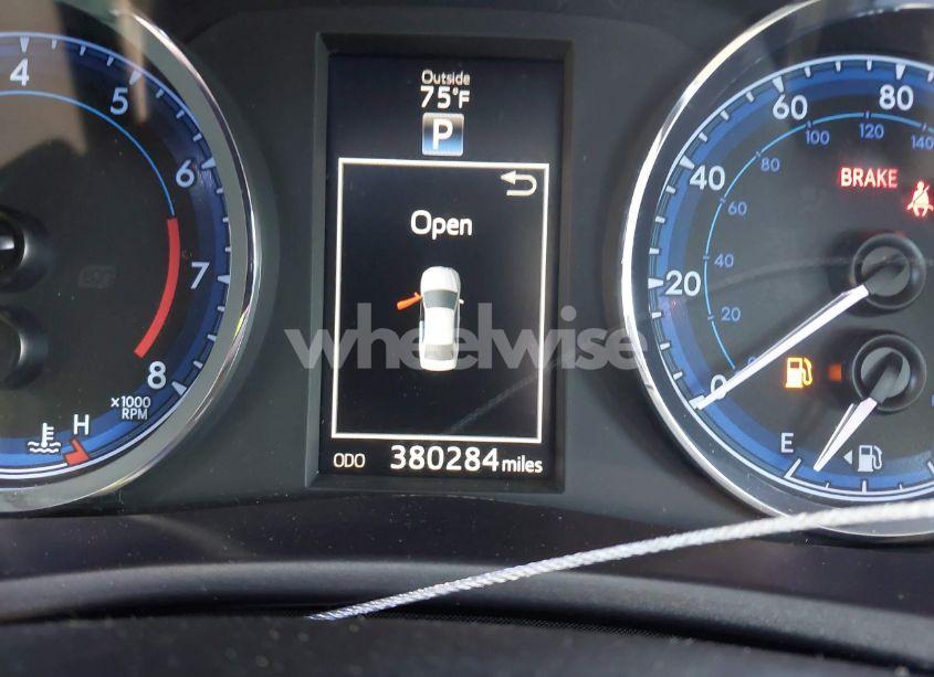 Photo 7 of 2017 Toyota Corolla SE (VIN 5YFBURHE6HP652091)