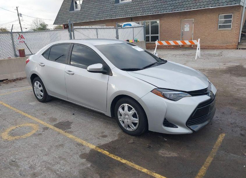 2017 Toyota Corolla LE (VIN 5YFBURHE6HP663933) main photo