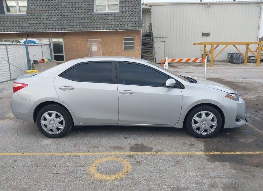 Photo 13 of 2017 Toyota Corolla LE (VIN 5YFBURHE6HP663933)