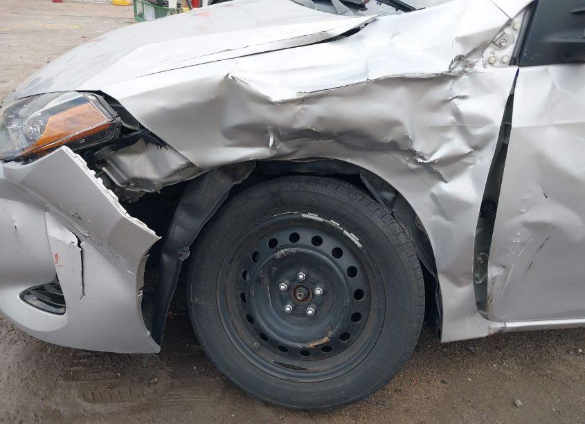 Photo 6 of 2017 Toyota Corolla LE (VIN 5YFBURHE6HP663933)