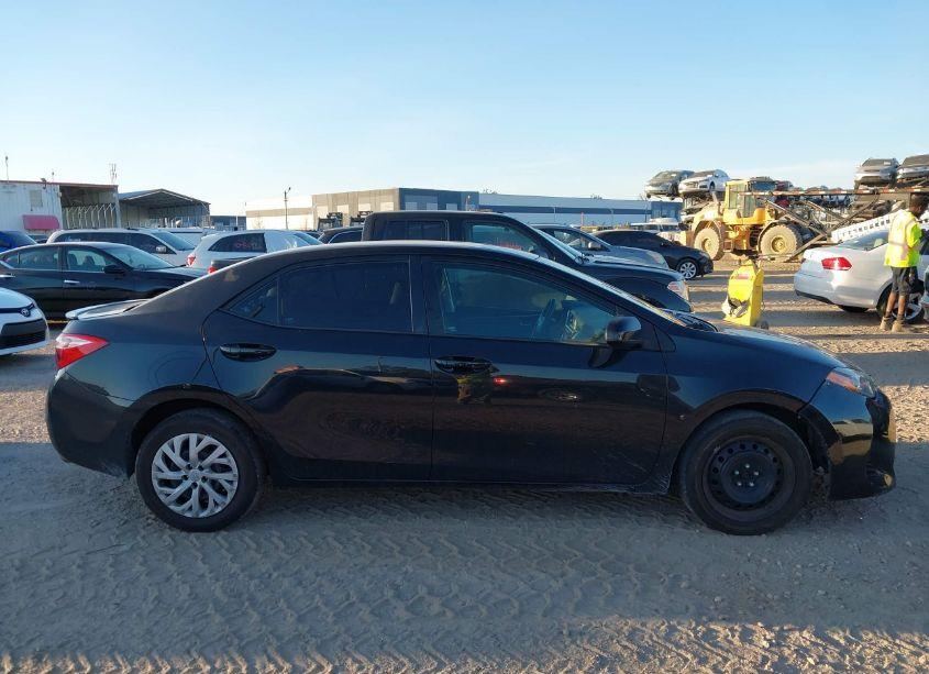 Photo 13 of 2017 Toyota Corolla L/LE/SE/SE SPECIAL EDITION/XLE/XSE (VIN 5YFBURHE6HP665522)