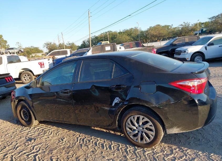 Photo 14 of 2017 Toyota Corolla L/LE/SE/SE SPECIAL EDITION/XLE/XSE (VIN 5YFBURHE6HP665522)