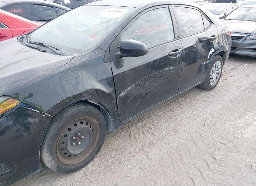 Photo 18 of 2017 Toyota Corolla L/LE/SE/SE SPECIAL EDITION/XLE/XSE (VIN 5YFBURHE6HP665522)