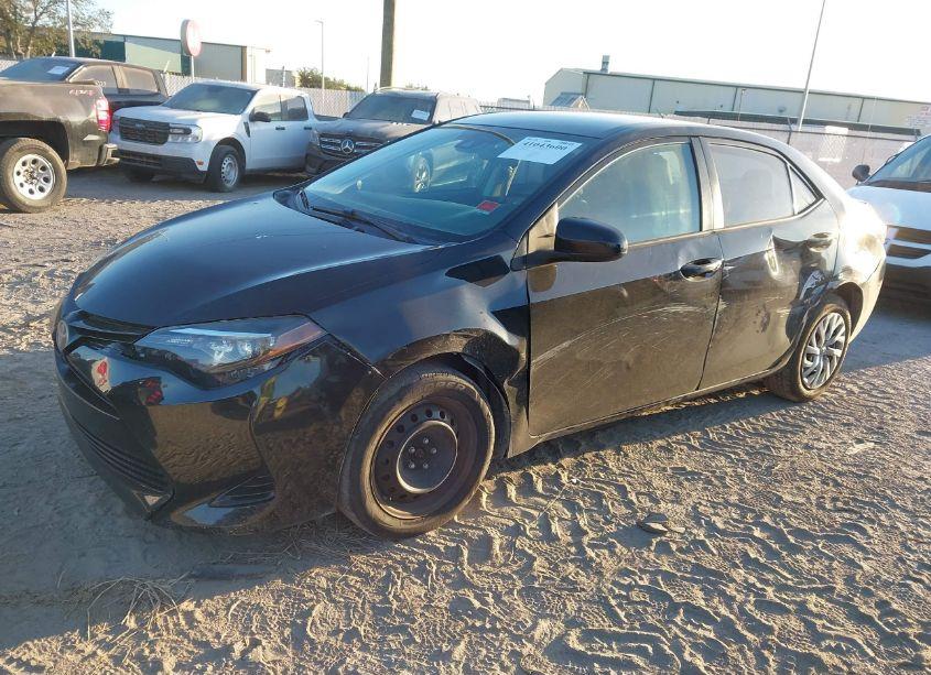Photo 2 of 2017 Toyota Corolla L/LE/SE/SE SPECIAL EDITION/XLE/XSE (VIN 5YFBURHE6HP665522)