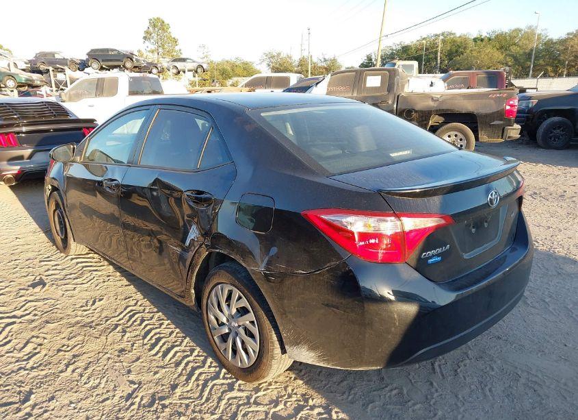 Photo 3 of 2017 Toyota Corolla L/LE/SE/SE SPECIAL EDITION/XLE/XSE (VIN 5YFBURHE6HP665522)