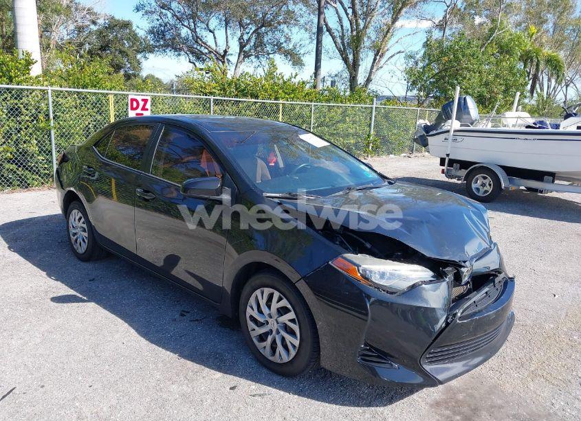 2017 Toyota Corolla LE (VIN 5YFBURHE6HP670476) main photo