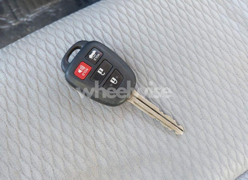 Photo 11 of 2017 Toyota Corolla LE (VIN 5YFBURHE6HP670476)