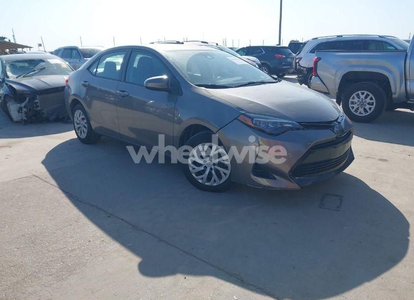 2017 Toyota Corolla LE (VIN 5YFBURHE6HP670722) main photo