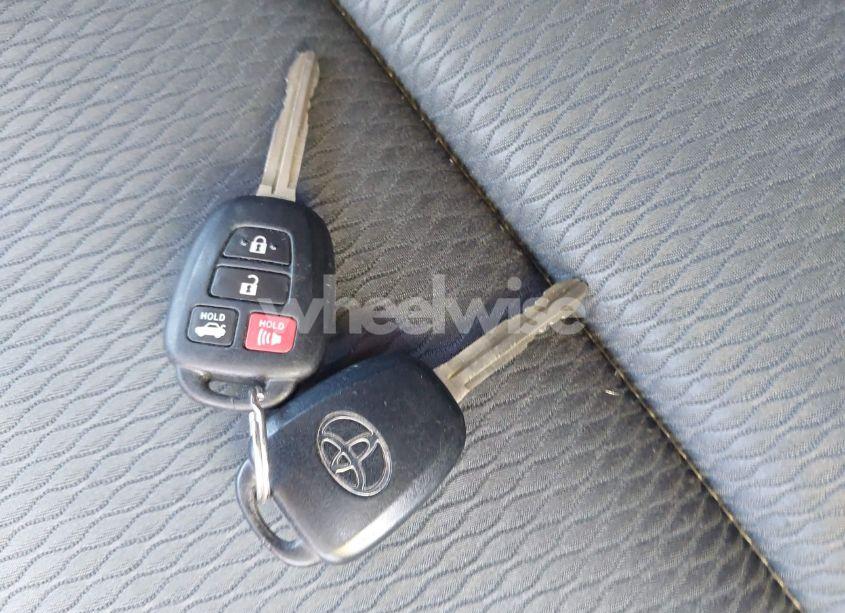 Photo 11 of 2017 Toyota Corolla LE (VIN 5YFBURHE6HP670722)