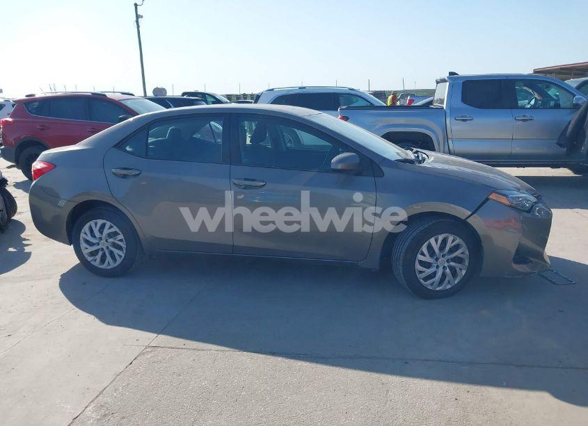 Photo 13 of 2017 Toyota Corolla LE (VIN 5YFBURHE6HP670722)