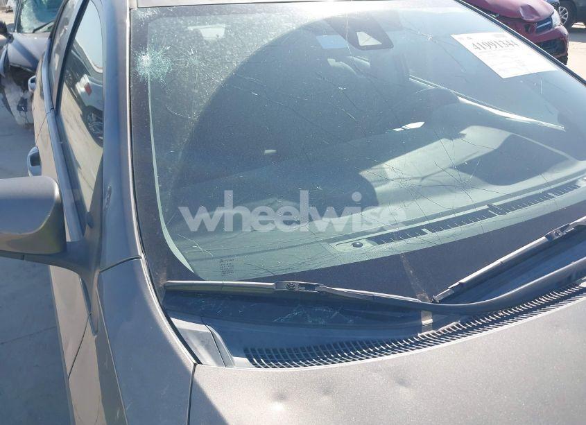 Photo 18 of 2017 Toyota Corolla LE (VIN 5YFBURHE6HP670722)