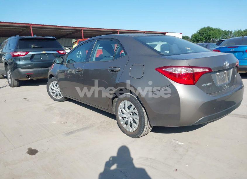 Photo 3 of 2017 Toyota Corolla LE (VIN 5YFBURHE6HP670722)