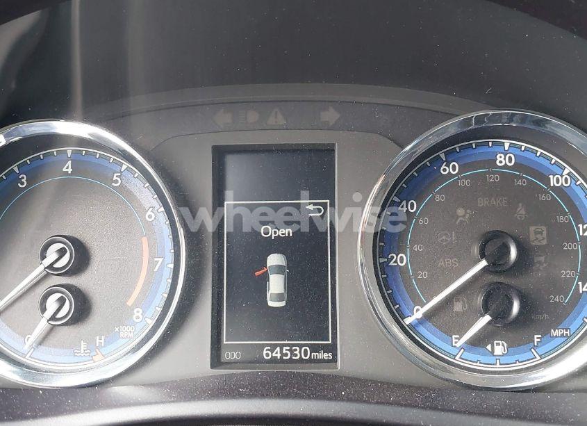 Photo 15 of 2017 Toyota Corolla SE (VIN 5YFBURHE6HP671997)