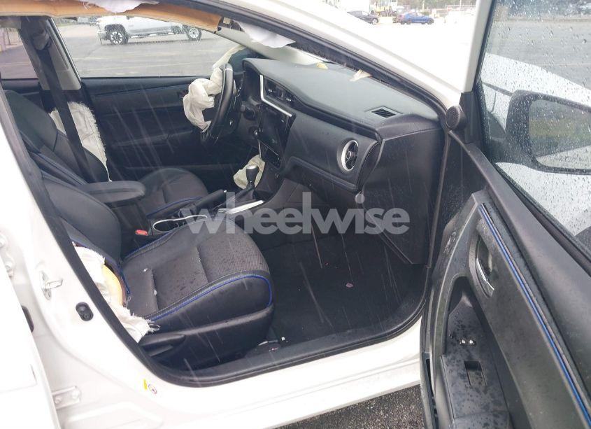 Photo 5 of 2017 Toyota Corolla SE (VIN 5YFBURHE6HP671997)