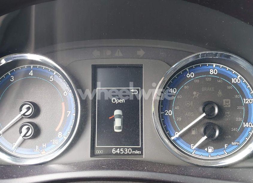 Photo 7 of 2017 Toyota Corolla SE (VIN 5YFBURHE6HP671997)