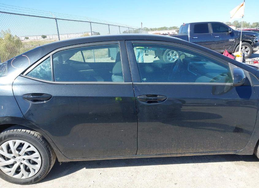 Photo 13 of 2017 Toyota Corolla LE (VIN 5YFBURHE6HP705386)