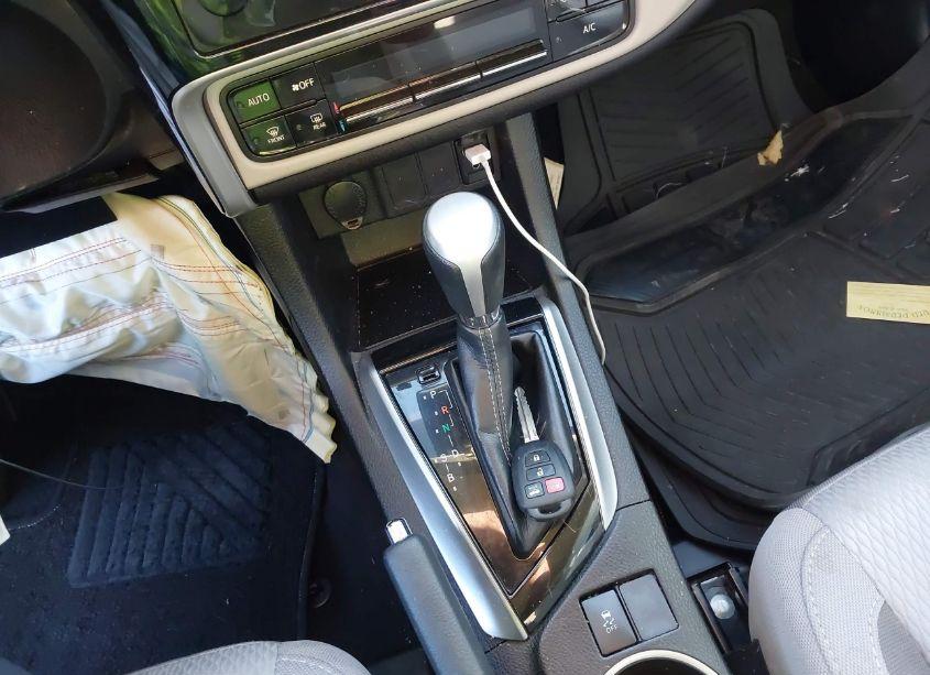 Photo 11 of 2017 Toyota Corolla LE (VIN 5YFBURHE6HP715433)