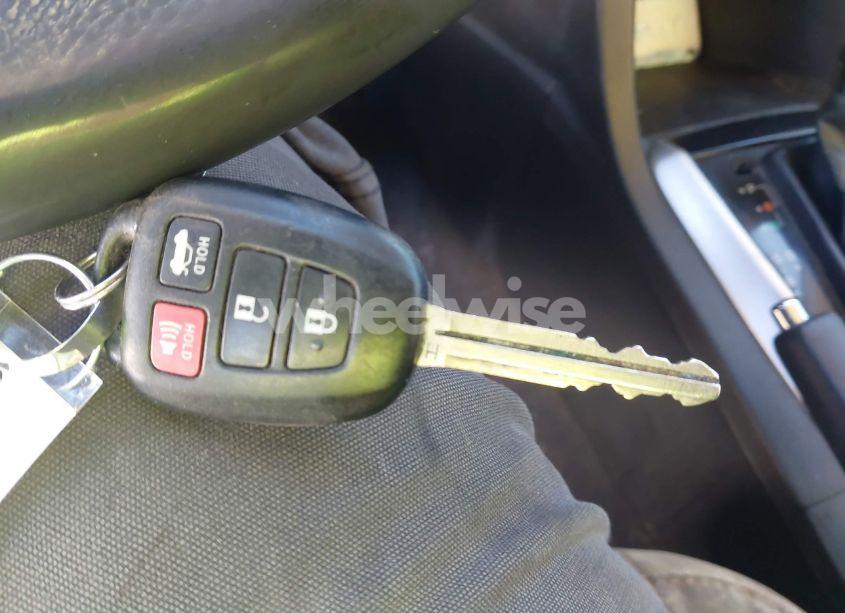 Photo 11 of 2017 Toyota Corolla LE (VIN 5YFBURHE6HP731406)