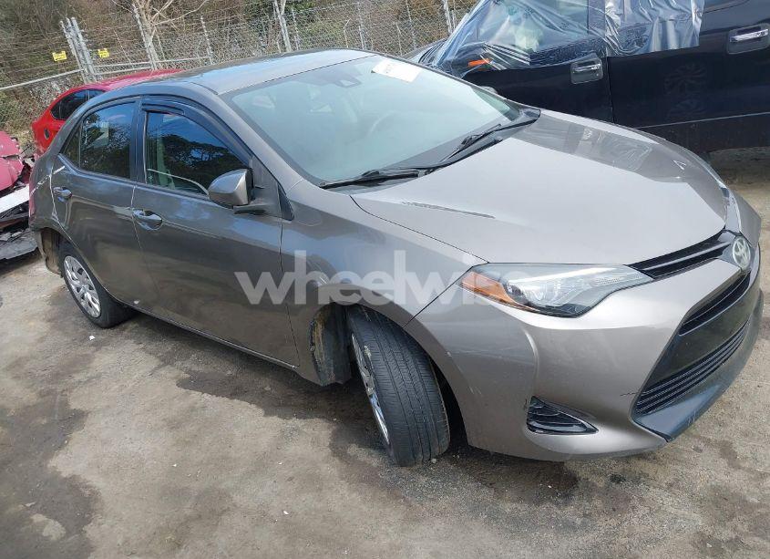 2017 Toyota Corolla LE (VIN 5YFBURHE6HP734029) main photo