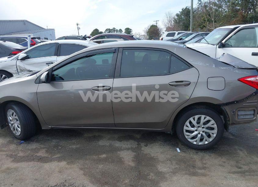 Photo 15 of 2017 Toyota Corolla LE (VIN 5YFBURHE6HP734029)