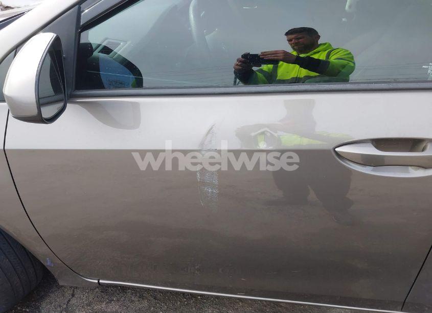 Photo 19 of 2017 Toyota Corolla LE (VIN 5YFBURHE6HP734029)