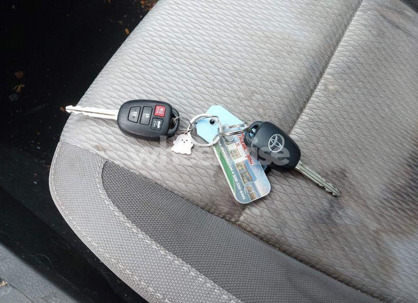 Photo 11 of 2017 Toyota Corolla LE (VIN 5YFBURHE6HP735844)