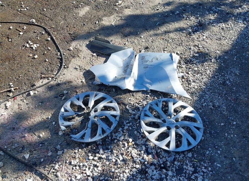 Photo 12 of 2018 Toyota Corolla LE (VIN 5YFBURHE6JP740340)