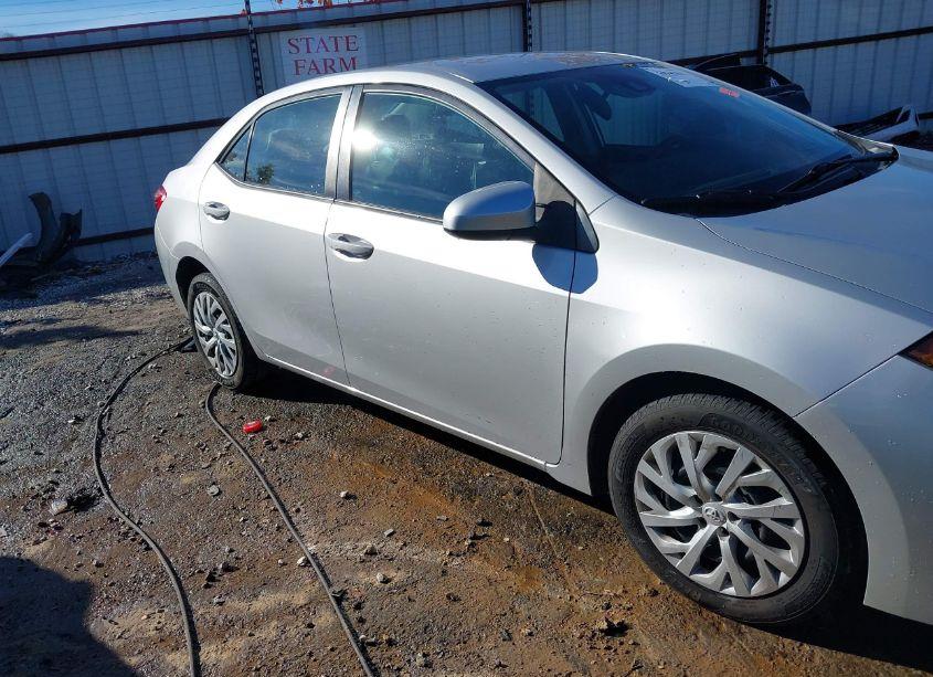 Photo 14 of 2018 Toyota Corolla LE (VIN 5YFBURHE6JP740340)