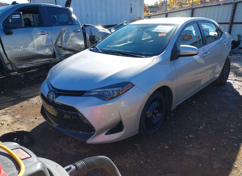 Photo 2 of 2018 Toyota Corolla LE (VIN 5YFBURHE6JP740340)