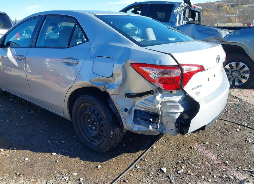 Photo 6 of 2018 Toyota Corolla LE (VIN 5YFBURHE6JP740340)