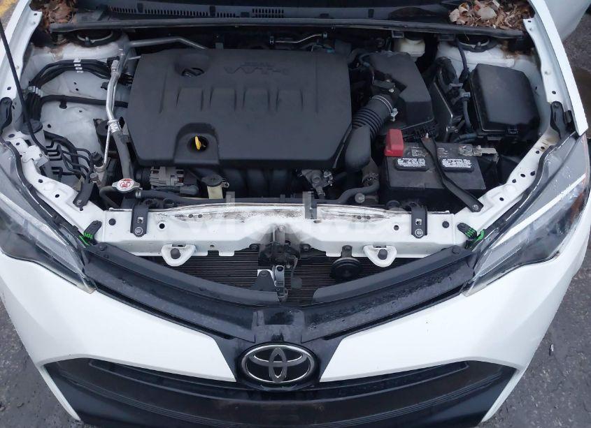 Photo 10 of 2018 Toyota Corolla LE (VIN 5YFBURHE6JP741732)