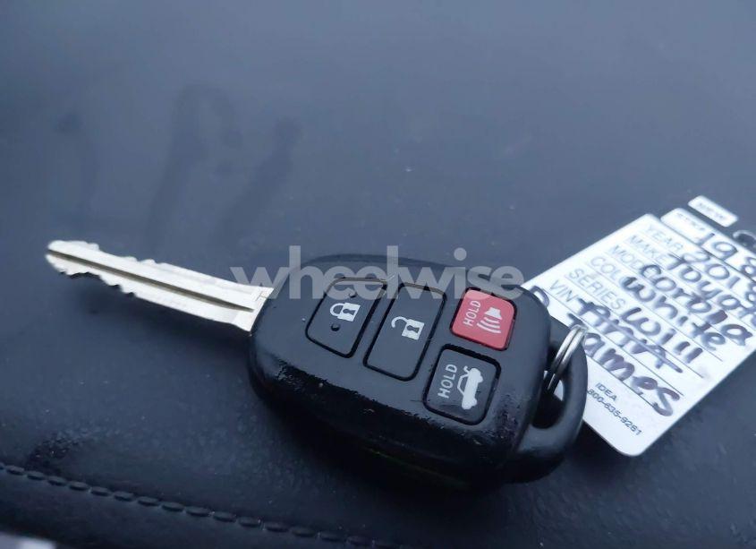 Photo 11 of 2018 Toyota Corolla LE (VIN 5YFBURHE6JP741732)