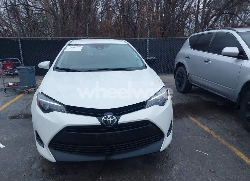 Photo 12 of 2018 Toyota Corolla LE (VIN 5YFBURHE6JP741732)