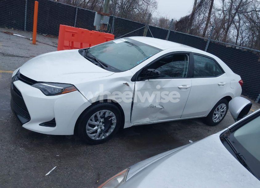 Photo 14 of 2018 Toyota Corolla LE (VIN 5YFBURHE6JP741732)