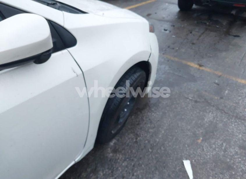 Photo 17 of 2018 Toyota Corolla LE (VIN 5YFBURHE6JP741732)