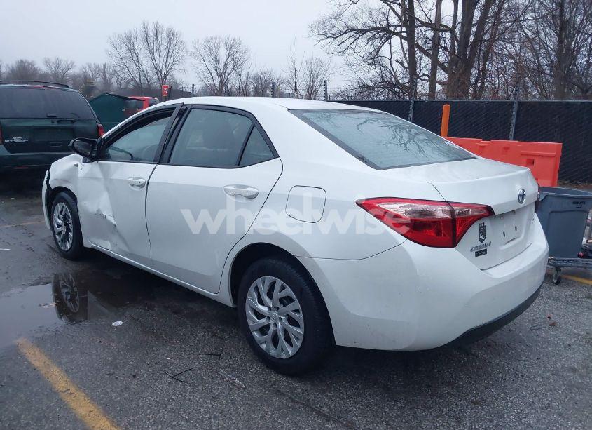 Photo 3 of 2018 Toyota Corolla LE (VIN 5YFBURHE6JP741732)