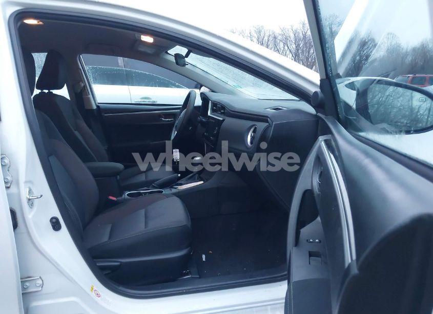 Photo 5 of 2018 Toyota Corolla LE (VIN 5YFBURHE6JP741732)