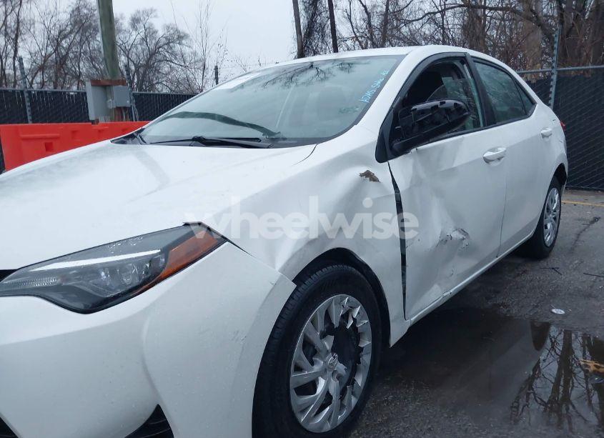 Photo 6 of 2018 Toyota Corolla LE (VIN 5YFBURHE6JP741732)