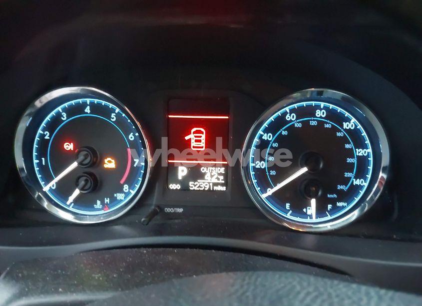 Photo 7 of 2018 Toyota Corolla LE (VIN 5YFBURHE6JP741732)