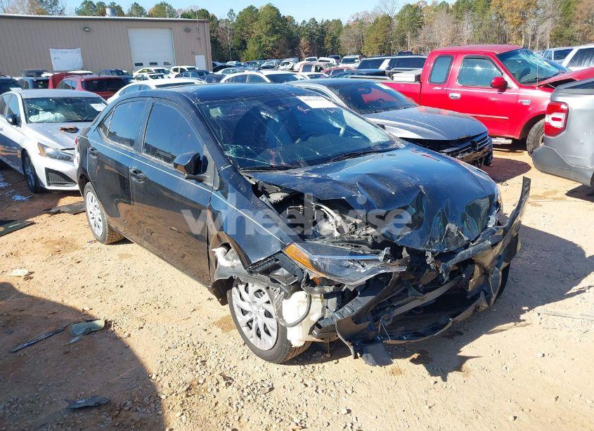 2018 Toyota Corolla LE (VIN 5YFBURHE6JP756876) main photo