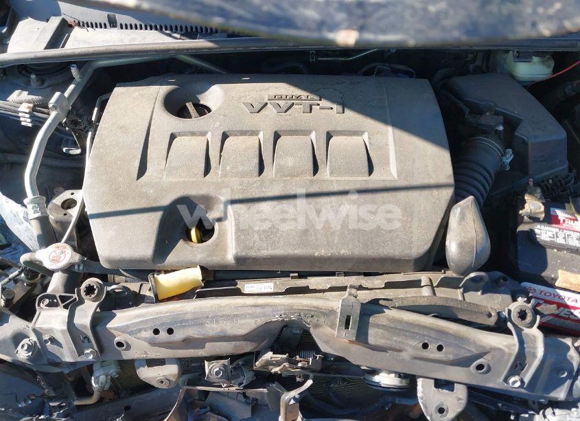 Photo 10 of 2018 Toyota Corolla LE (VIN 5YFBURHE6JP756876)