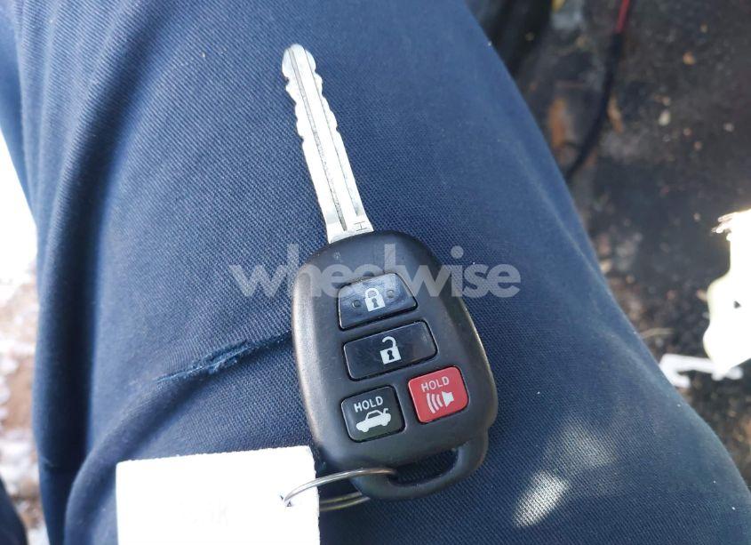 Photo 11 of 2018 Toyota Corolla LE (VIN 5YFBURHE6JP756876)