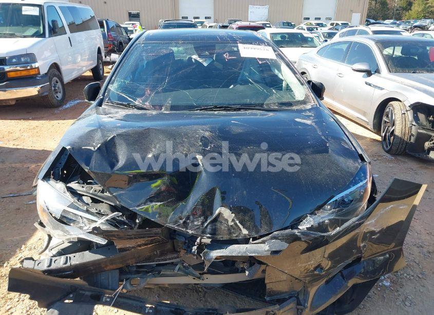 Photo 12 of 2018 Toyota Corolla LE (VIN 5YFBURHE6JP756876)