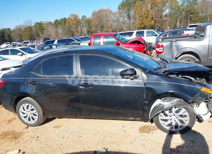 Photo 13 of 2018 Toyota Corolla LE (VIN 5YFBURHE6JP756876)