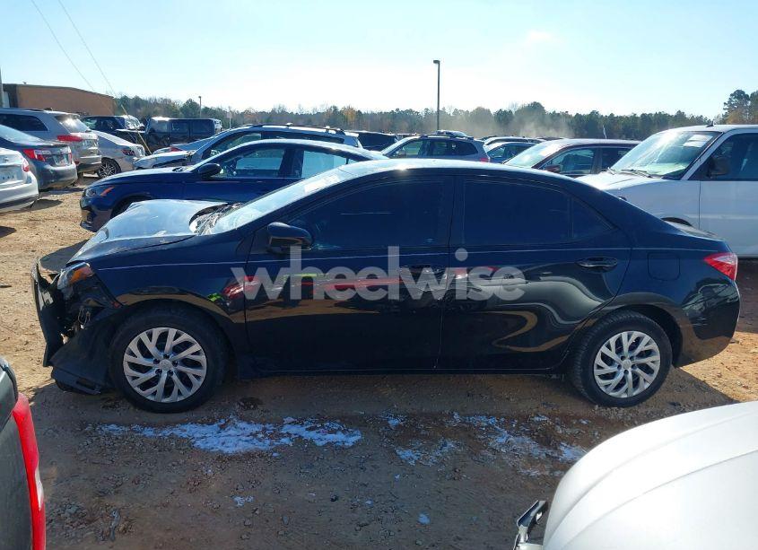 Photo 14 of 2018 Toyota Corolla LE (VIN 5YFBURHE6JP756876)