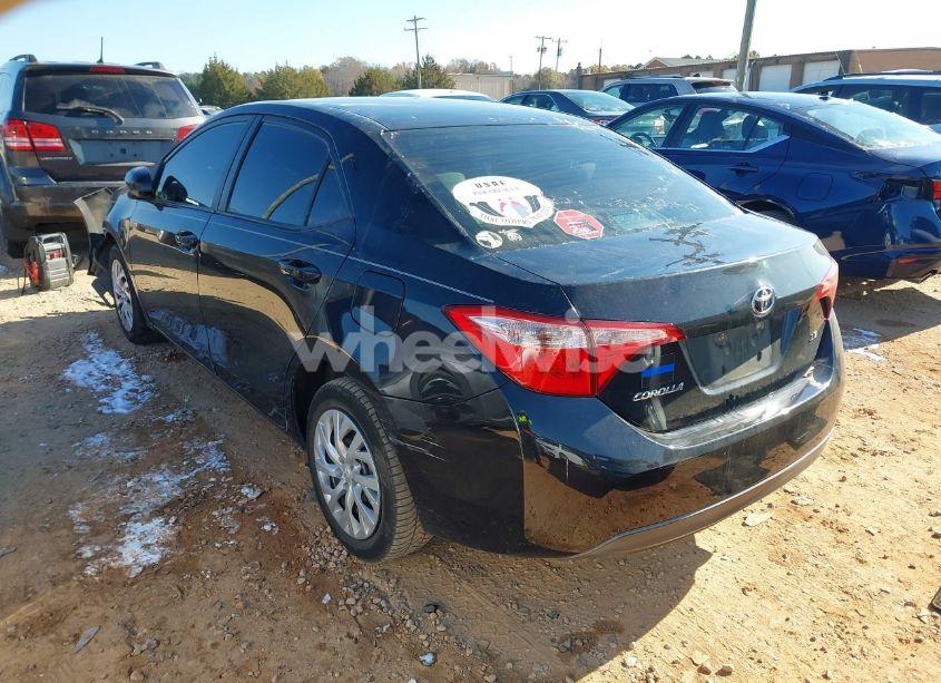 Photo 3 of 2018 Toyota Corolla LE (VIN 5YFBURHE6JP756876)