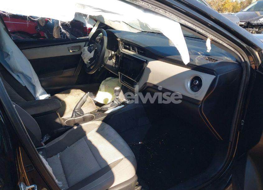 Photo 5 of 2018 Toyota Corolla LE (VIN 5YFBURHE6JP756876)