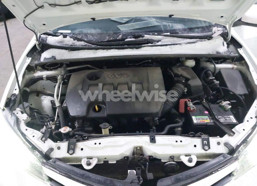 Photo 10 of 2018 Toyota Corolla SE (VIN 5YFBURHE6JP764394)