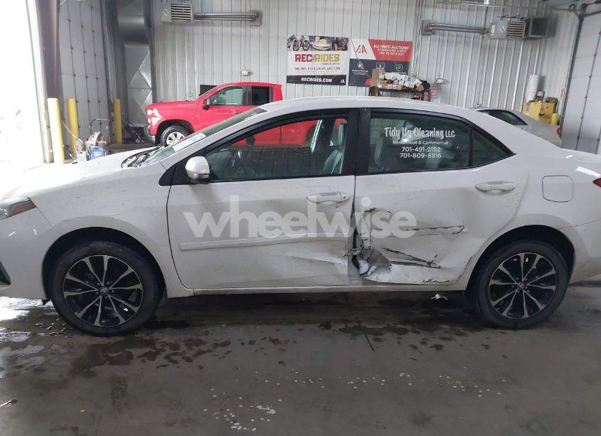 Photo 13 of 2018 Toyota Corolla SE (VIN 5YFBURHE6JP764394)