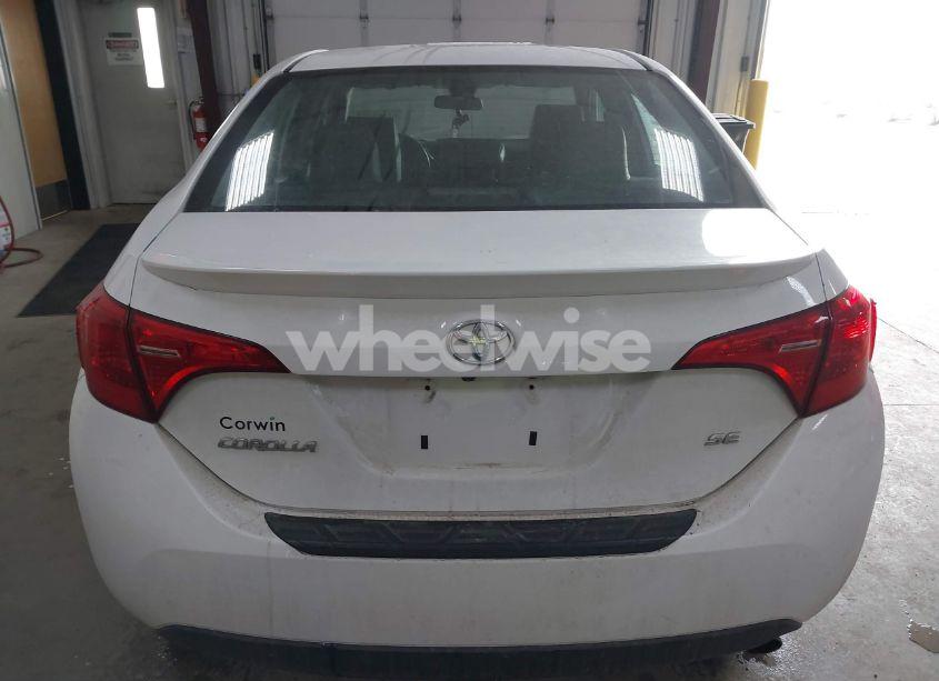 Photo 15 of 2018 Toyota Corolla SE (VIN 5YFBURHE6JP764394)